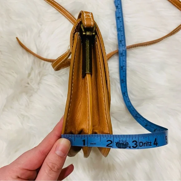 3/$15 Universal Thread Faux Leather Crossbody Bag - Picture 15 of 15